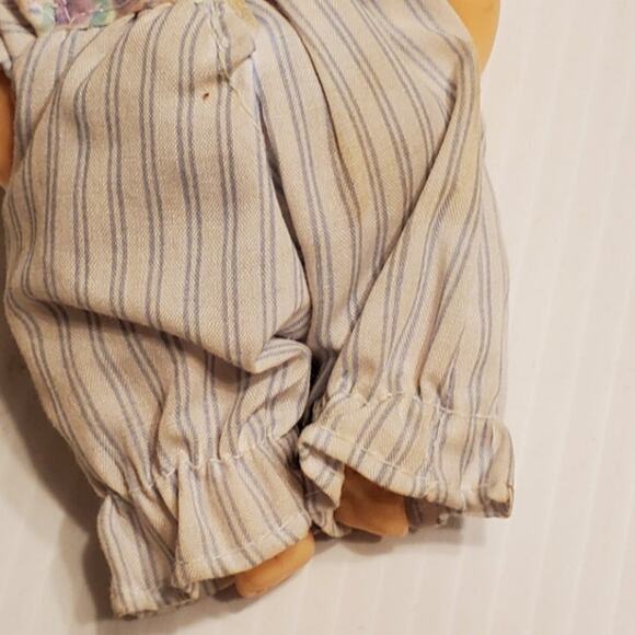 Vintage Horsman baby doll. 6" tall. Pre-owned, good shape - Picture 9 of 10